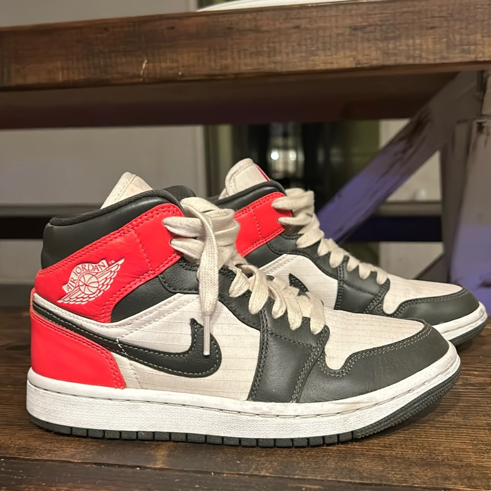 Jordan 1 Newsprint size 6 women’s